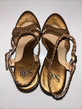 NWOB Sofft Metallic Gold Braided Strap Sandals